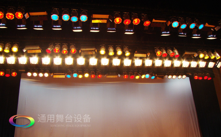 燈光吊桿機(jī)組成(桿體結(jié)構(gòu)、卷?yè)P(yáng)系統(tǒng)和控制系統(tǒng)等)及相關(guān)參數(shù)